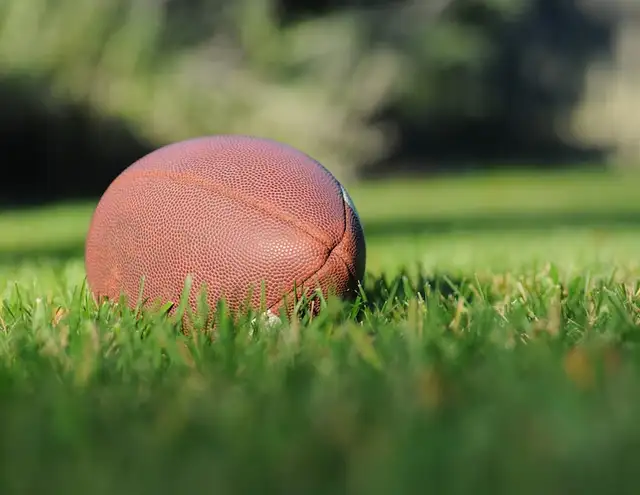 Spikeball, football...63815784829185120