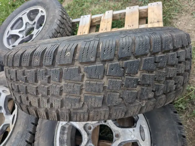 snow tires on rims in Tires & Rims in Renfrew - Image 3