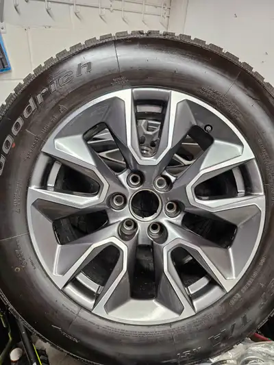 275/60 R20 BF Goodrich Winter T/A. Put together new last year. New GM brand tpms, tires and new rims...