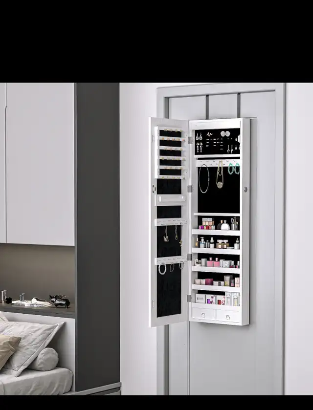 Jewelry cabinet  in Hutches & Display Cabinets in City of Toronto - Image 2