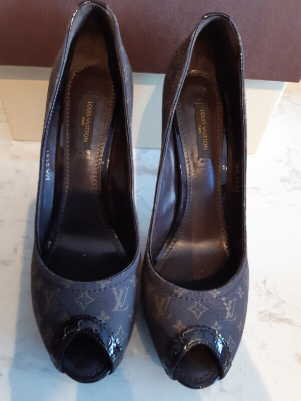 Open Toe Louis Vuitton Monogram Women's Shoes Size 38.5, US 8.5 dans Femmes - Chaussures  à Ville de Montréal - Image 4