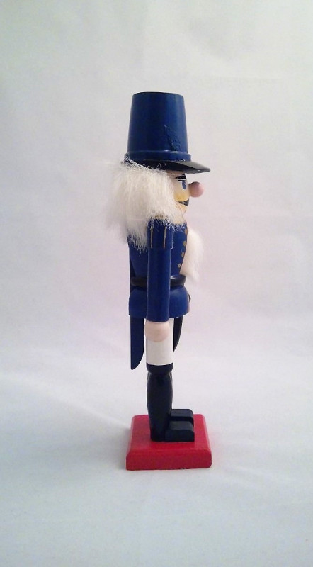 Bombay Company 9-inch Nutcracker Figure with Wood Sabre -- Blue in Arts & Collectibles in Oakville / Halton Region - Image 2