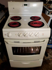 GE 24 inch Cuisinière. Everything works Garantie. Free Delivery.