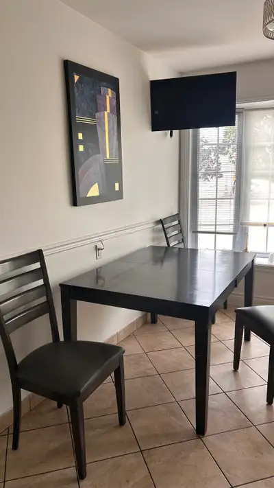 Table de cuisine (rallonge disponible)  + 6 chaises , View more