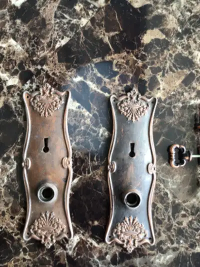 Coppered antique door plates & pull Detailed design