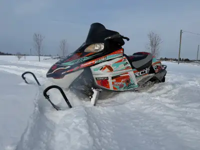 2007 Arctic cat F1000cc 2 stroke snowmobile. Mods by previous owner done to it (D&D pipes, D&Dclutch...