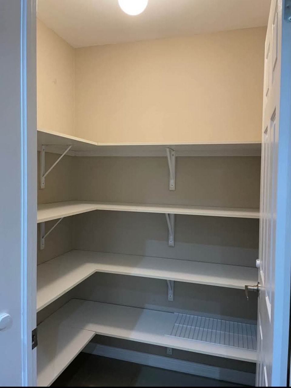 Townhouse for rent near Mt Pleasant Go Brampton 5