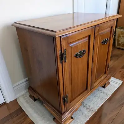 Meuble d'appoint / Cabinet, View more