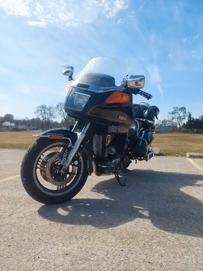 1984 venture royale 1200 - xvz12dl Air ride (raise/ stiffen or lower/ soften suspension) Radio Cigar...