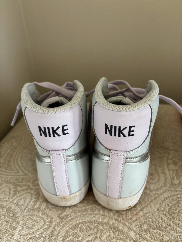 Nike Blazer Mid '77 GS 'Platinum Grape Moon Silver' Youth 5Y in Women's - Shoes in Markham / York Region - Image 3