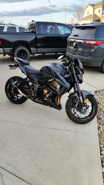 2020 Suzuki GSX-S750 with ABS. Only 2800kms! Includes: *SC Projects Racing Exhaust (stock exhaust wi...