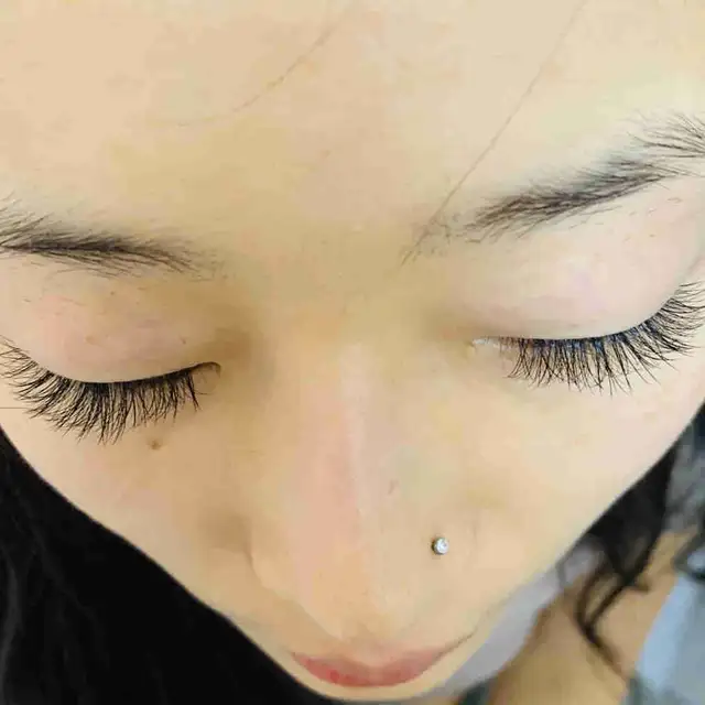 looking for eyelashes extensions model64357853271555120