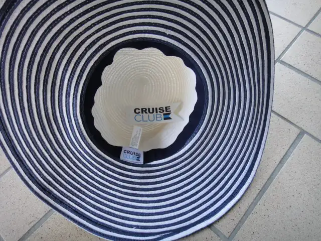 beach hat589631758869483521