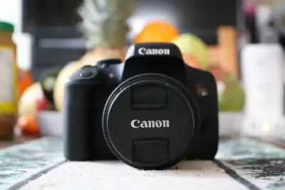 Capture your memories with this used Canon T6 DSLR camera, a great entry-level option for photograph...
