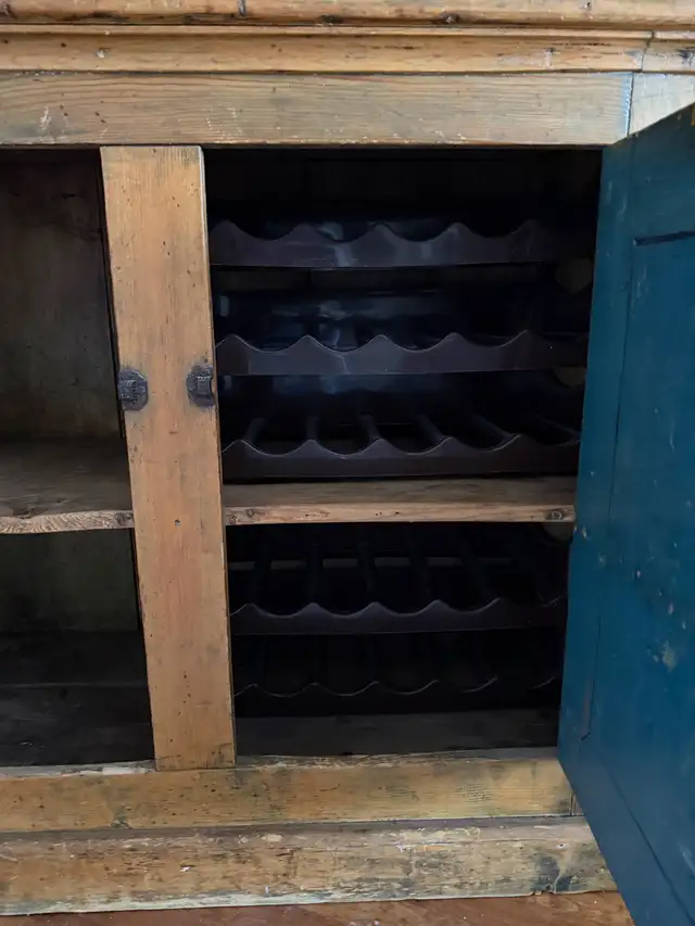 Vaisselier Antique en bois / Rustic Wood Cabinet in Hutches & Display Cabinets in City of Montréal - Image 10