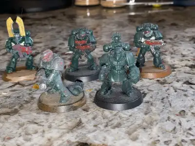 9 Space Marine Tactical Marines, the tenth is missing.