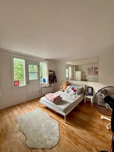 $580 Furnished Room for Girl