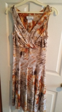 For Sale : Dress, necklace and earrings