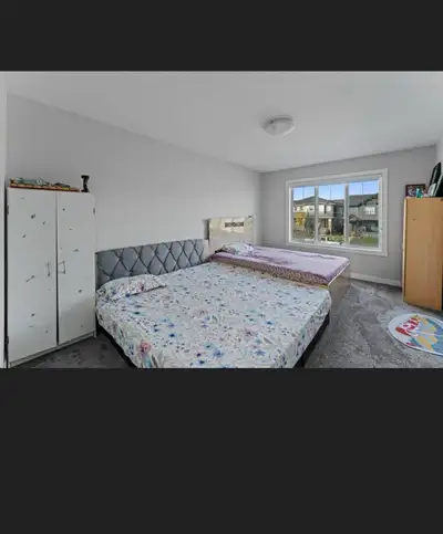 ROOMS FOR RENT – GREAT LOCATION! Safe & family-friendly area ✅ Master Bedroom – $850 • Private washr...