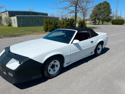 1991 Camaro Convertible, 305 automatic, 180,000 km 100% original, never winter driven and always sto...