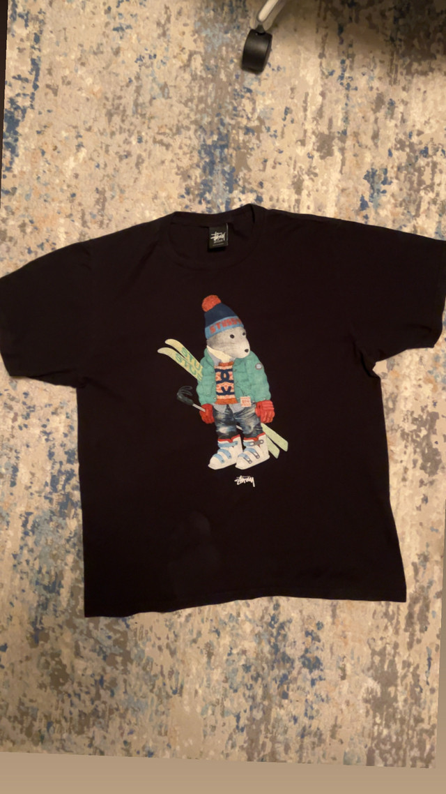 Stussy T-Shirt in Men's in Oakville / Halton Region - Image 3
