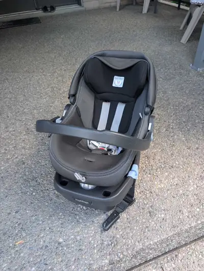 Peg Perego Primo Viaggio infant car seat with its LATCH base, View more