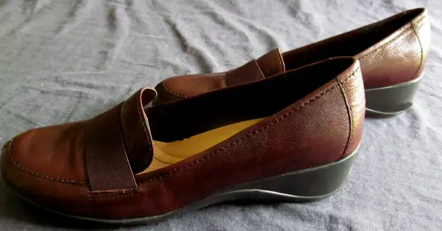 Shoes, Women's shoes Size 11, low heel shoes, Brown, NEW in Women's - Shoes in Markham / York Region - Image 3