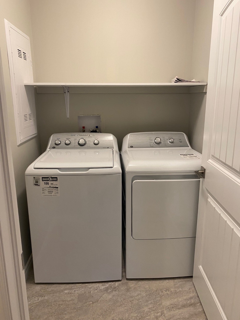 NEWER 2 BEDROOM APARTMENTS IN KINGSTON 3