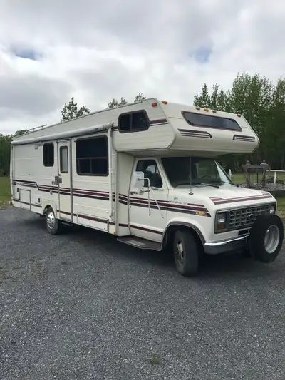 28’ E350 Motorhome. 110v fridge, 110v AC, furnace, hot water, 4 burner stove and oven, small microwa...