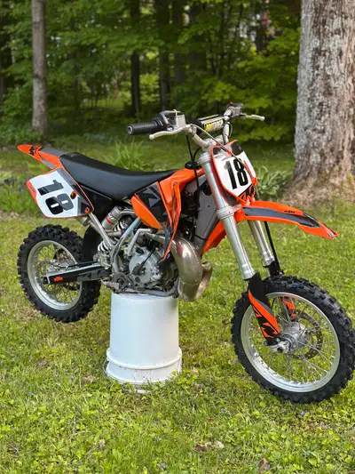 Hello, I am selling my clean and well kept 2004 KTM SX65. This is a great kids starter bike, but als...