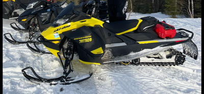 2021 600 efi renegade 137 w/electric start / reverse Just hit 8000klms on our last trip Selling beca...