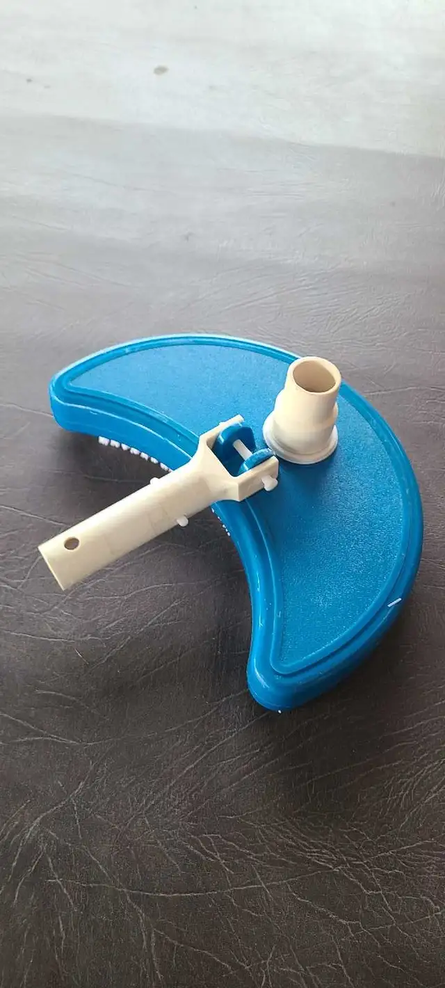 Pool Vacuum Head in Hot Tubs & Pools in Windsor Region - Image 2