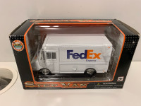 Rare 2005 1:48 FedEx Step Van Diecast Metal NEW