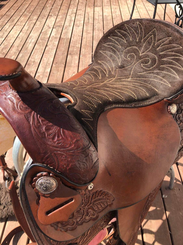 Selle/saddle dans Accessoires pour bétails et chevaux  à Ouest de l’Île - Image 2