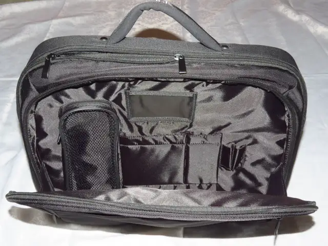 LAPTOP COMPUTER CASE-INIT in Bags & Luggage in Ottawa - Image 5