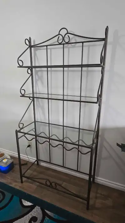 Metal Bakers rack 3 glass shelves and bottle rack pick up Leduc