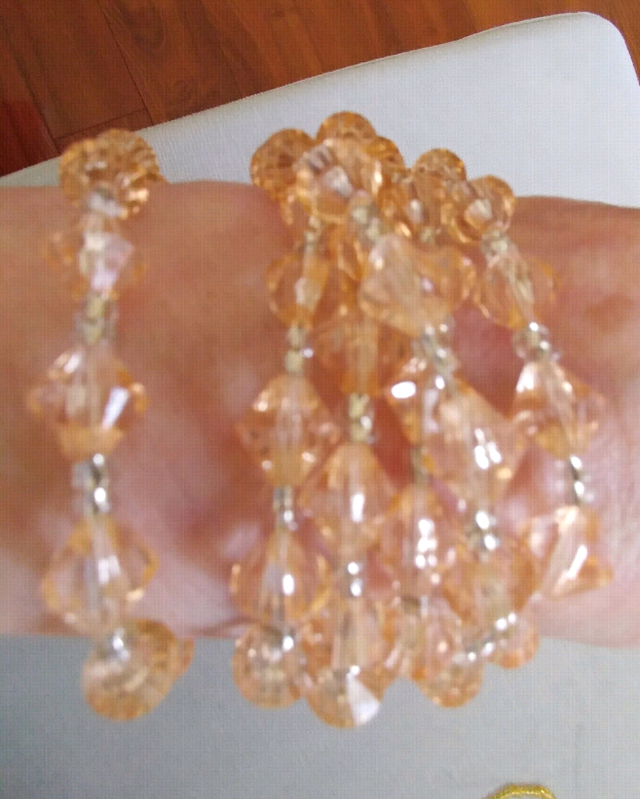 9  bracelets différents  in Garage Sales in City of Montréal - Image 8