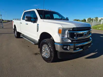 2022 Ford F350 XLT, crewcab, 7.3 L godzilla engine, low KM, only 78 KM, auto, chrome package, heated...