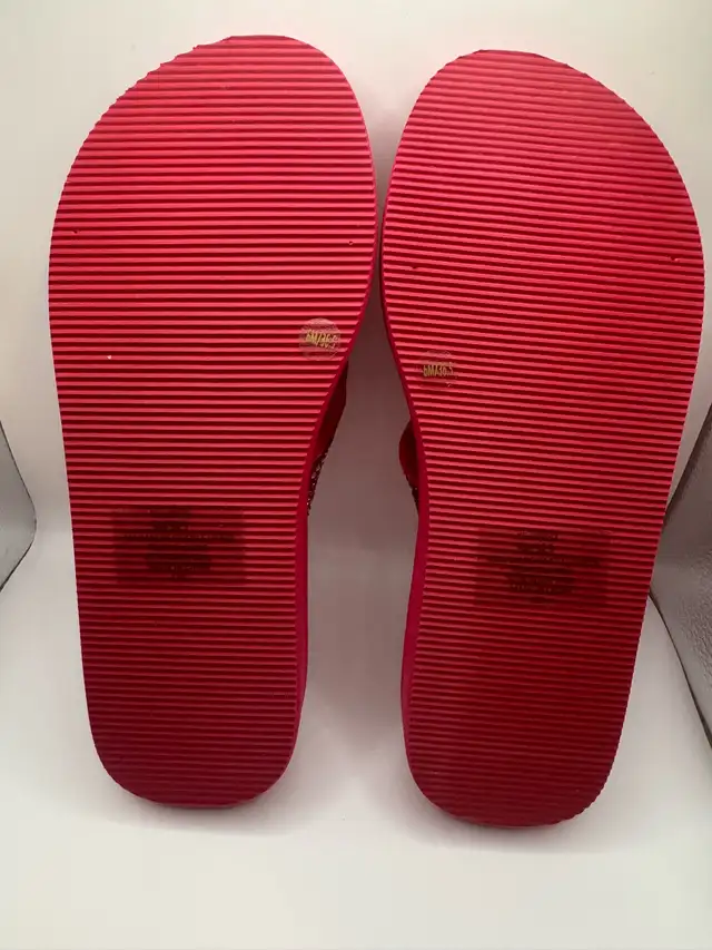 Kelly & Katie Flip Flops in Women's - Shoes in City of Toronto - Image 6