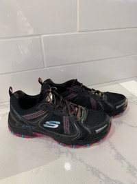 Sketchers trail running shoes black - women’s / size 7 