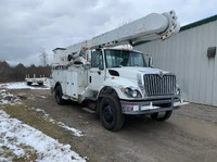 2010 International 7300 Altec AM55-MH Bucket Utility Vehicle