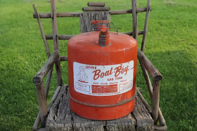 Vintage Eagle Boat Boy Gas Can in Arts & Collectibles in London - Image 2