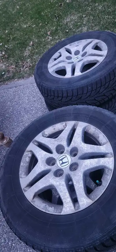 4 rims and winter tires off 2006 honda odyssey. Date on tires is 23/19 Still have some good thread.