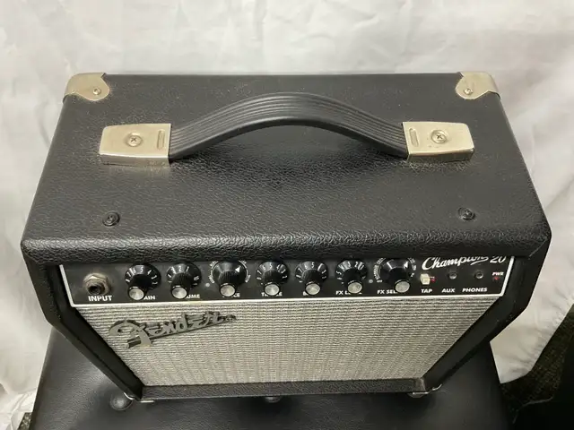 FENDER CHAMPION 20 in Amps & Pedals in North Bay - Image 3
