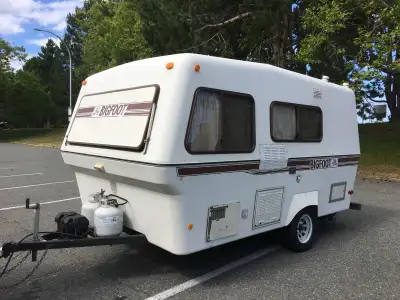 1983 Bigfoot Camper – Ultra Light, 17ft, Sleeps 5, Ready to Go! Selling our well-loved 1983 Bigfoot...