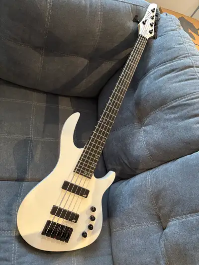Kiesel A2 5 w/ Sadowsky pickups, View more