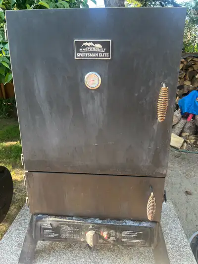 Master Built Pro Series Propane Smoker 24 inches width 17inch length 43.5 inches height Features 7 r...