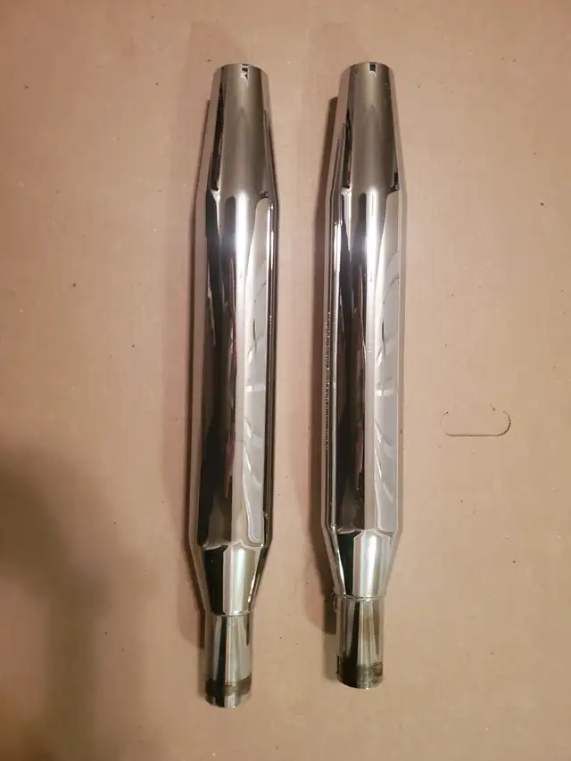 Like New in A BOX. Harley Davidson exhaust mufflers/tips. in Motorcycle Parts & Accessories in Mississauga / Peel Region - Image 8
