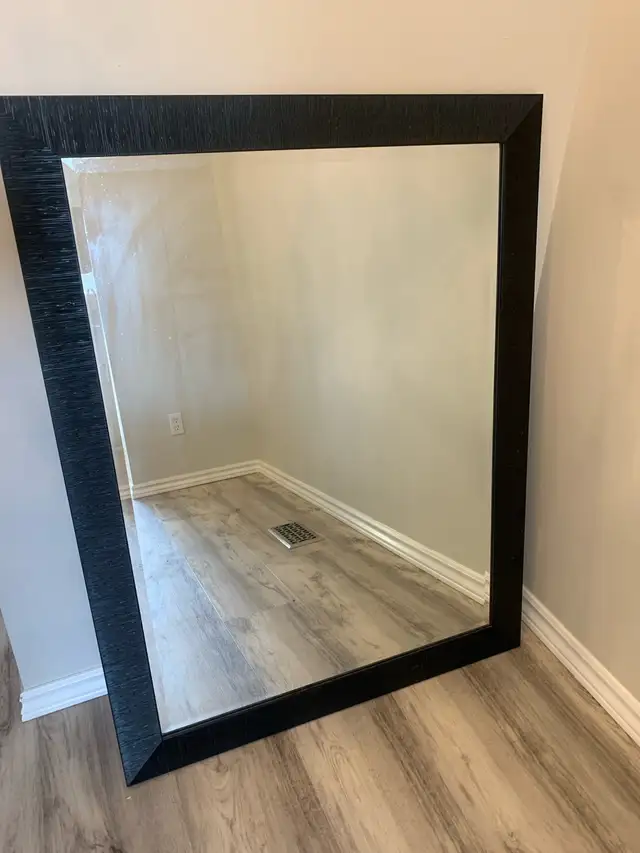 Wall Mirror 43” x 33” in Home Décor & Accents in Ottawa - Image 2