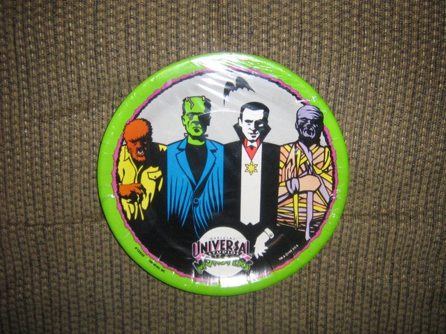 VINTAGE UNIVERSAL STUDIOS MONSTERS PLATES BRAND NEW SEALED in Arts & Collectibles in Belleville